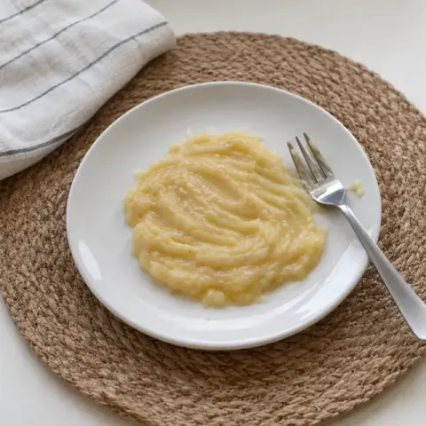 Étape 2 : Écrasez la banane très finement à la fourchette, ou mixez-la.