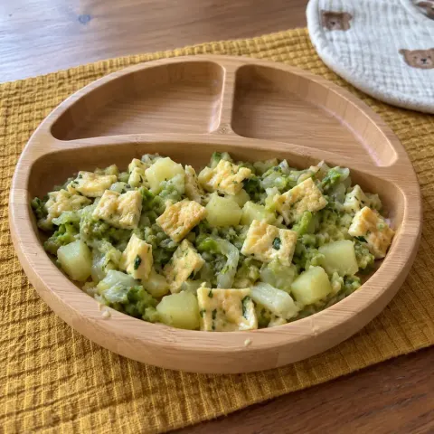 Omelette aux fines herbes et petits pois à la française